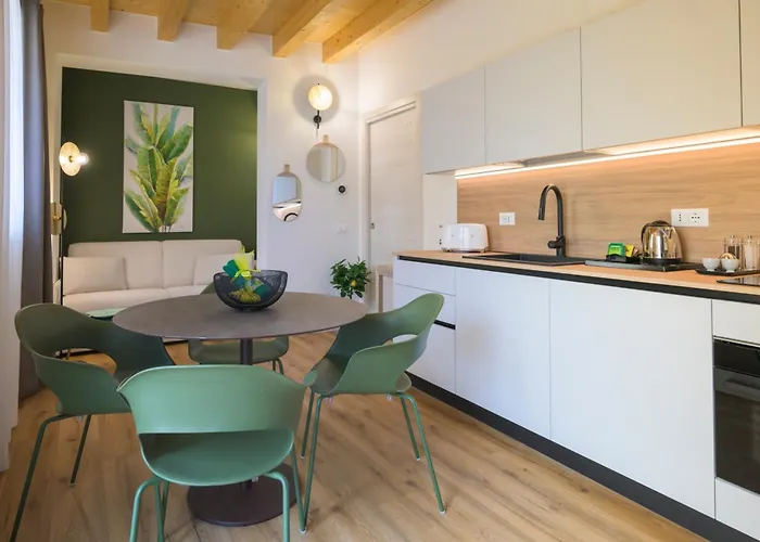 La Cort Apartments 3
